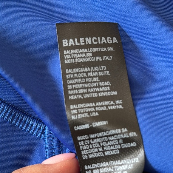 ❌SOLD❌Authentic Balenciaga Long Sleeve Fitted Top
Activewear - Medium NWT - Picture 4 of 5